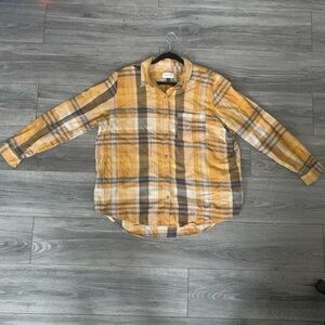 Universal thread goods co yellow plaid button Up size XL